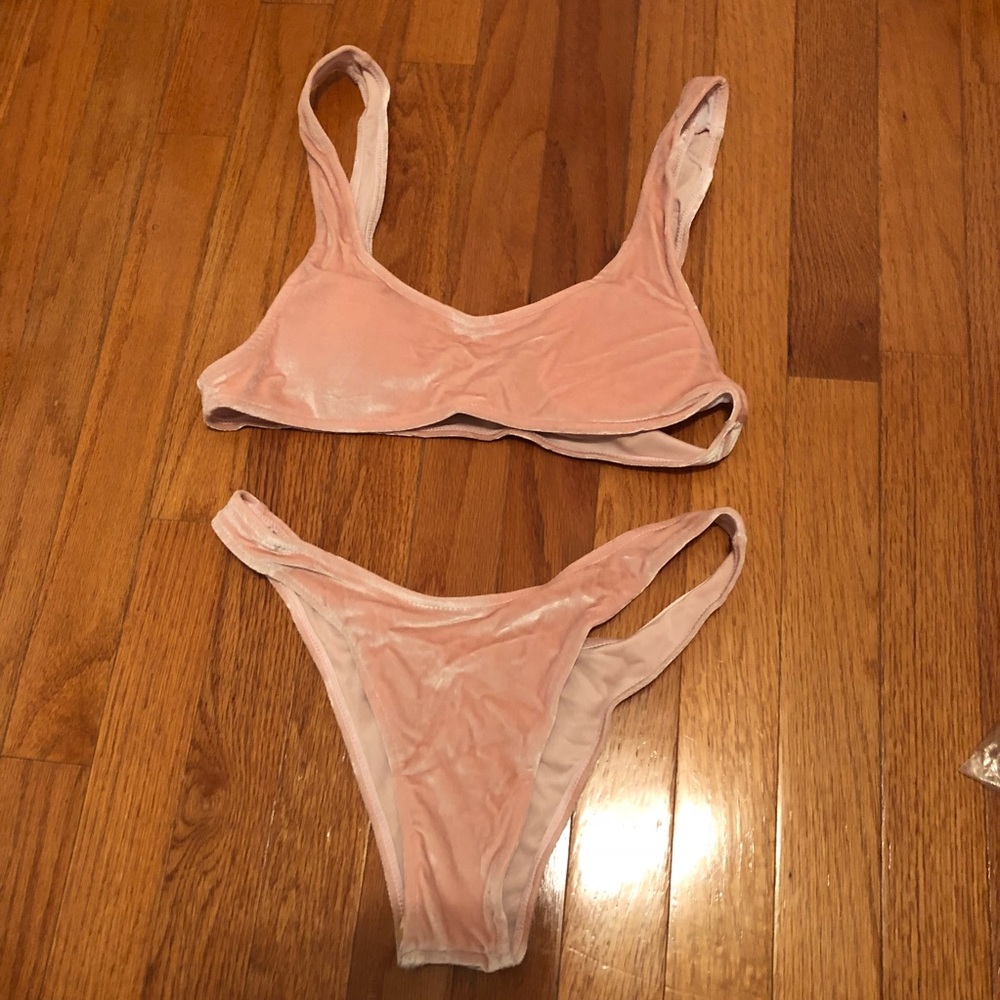 🌸Pink velvet cheeky bikini🌸